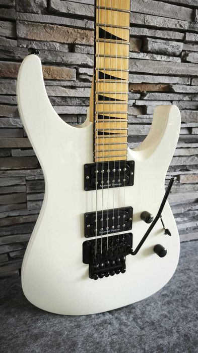 Chitară profesională Jackson Pro Series DK2M Dinky – Made in Japan | Snow White | Seymour Duncan JB/Jazz | Floyd Rose - GARANTIE 1 AN!