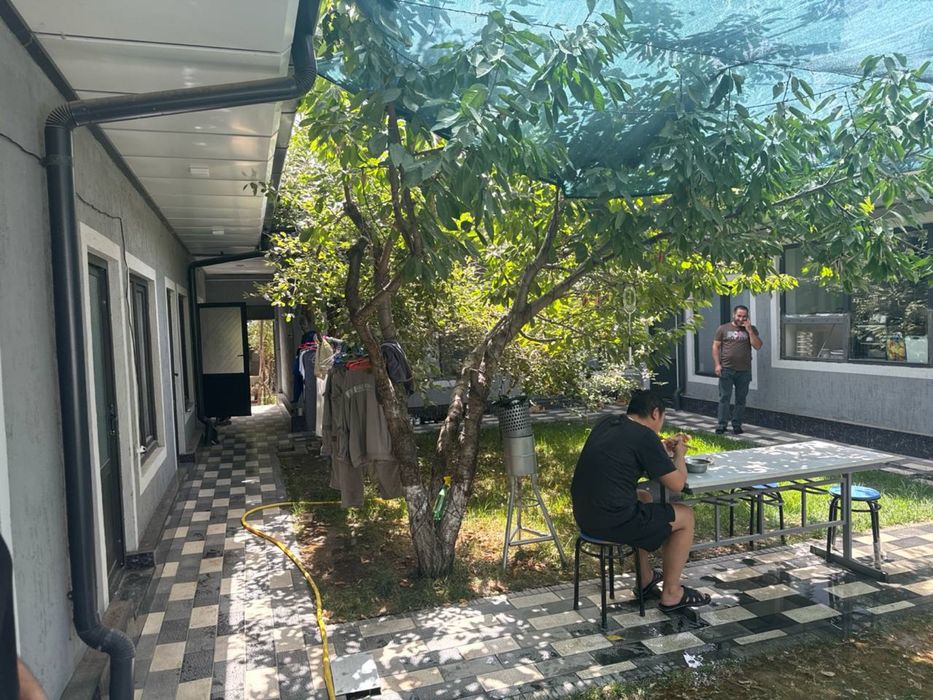 Srochna 1 xonali uy yolni yuzida arenda