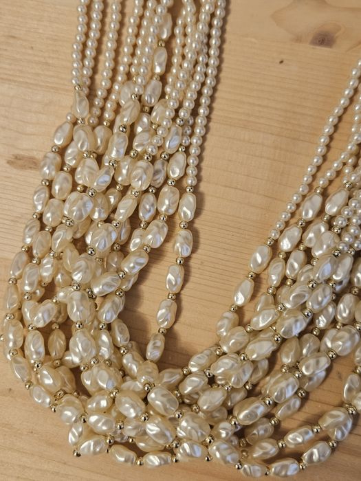 Lot doua coliere, siraguri, perle artificiale