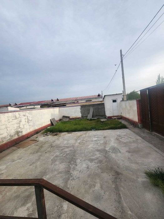 Sotiladi 3 xonali Guliston, Oktyabr