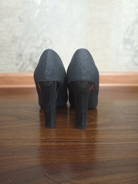 Срочно сотилади женский каблук