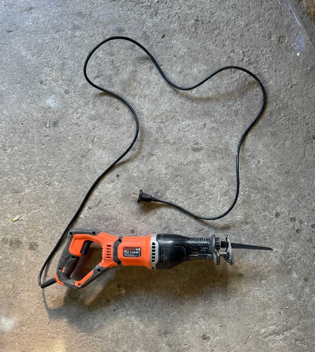 BLACK+DECKER BES301, 750W, fierăstrău sabie