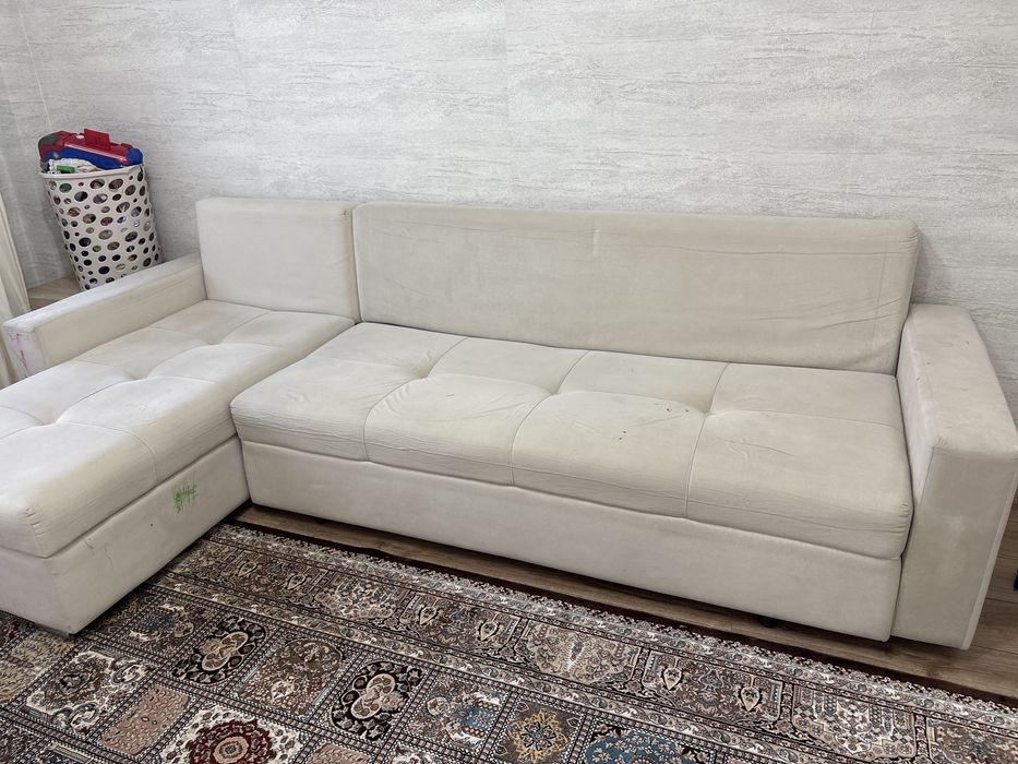 Продам диван шторы люстру и тумбочку