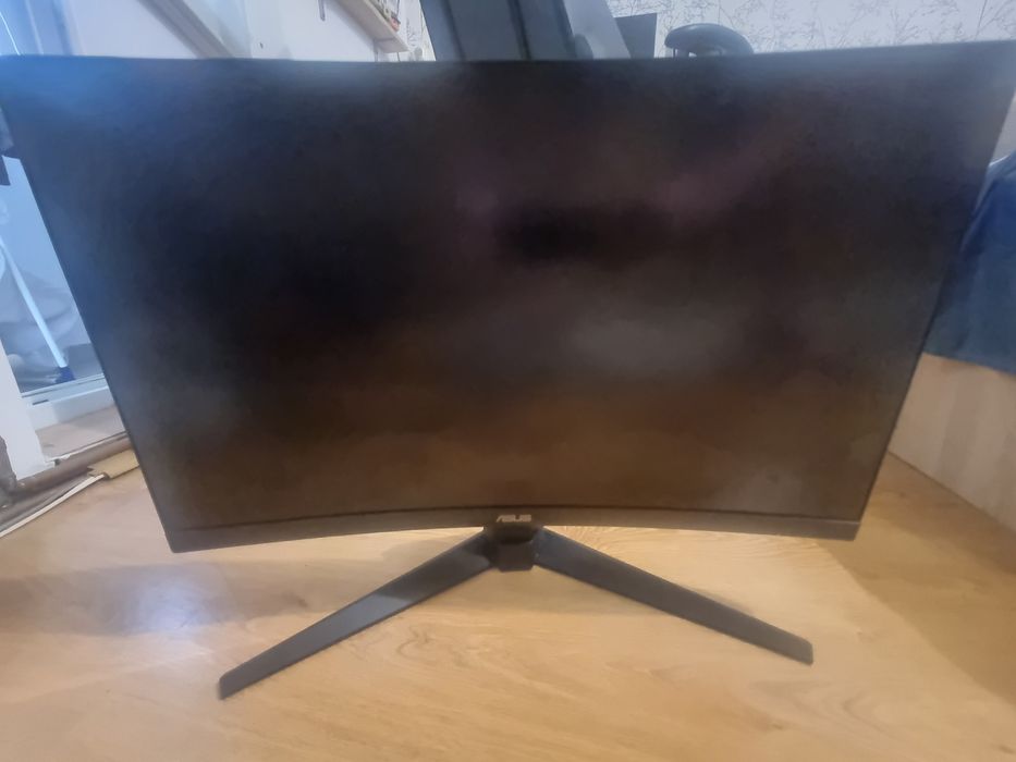 Monitor Asus TUF curbat