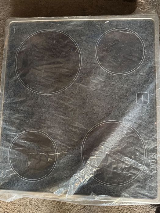 Готварска печка за вграждане Amica с котлони