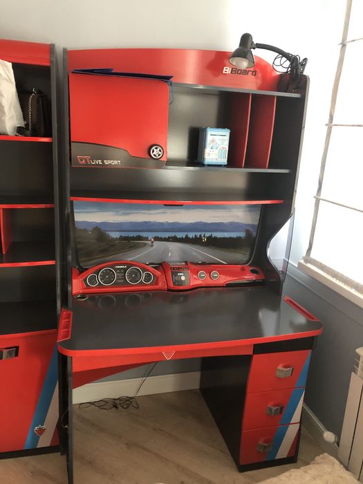 Продам шкаф и компьютерный столик