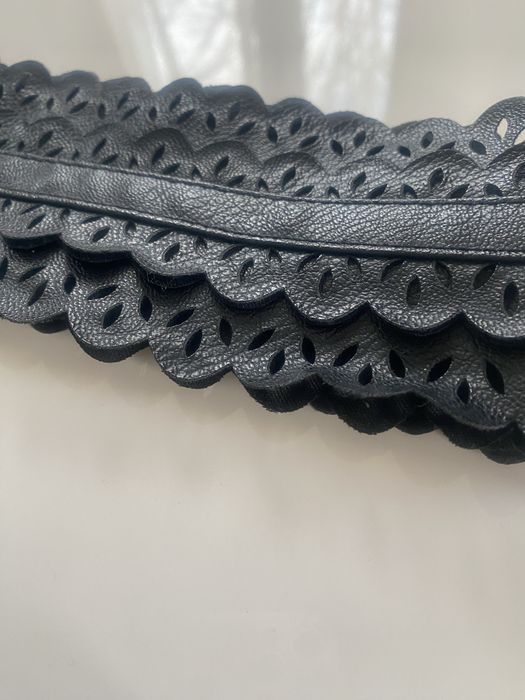 Широк черен колан