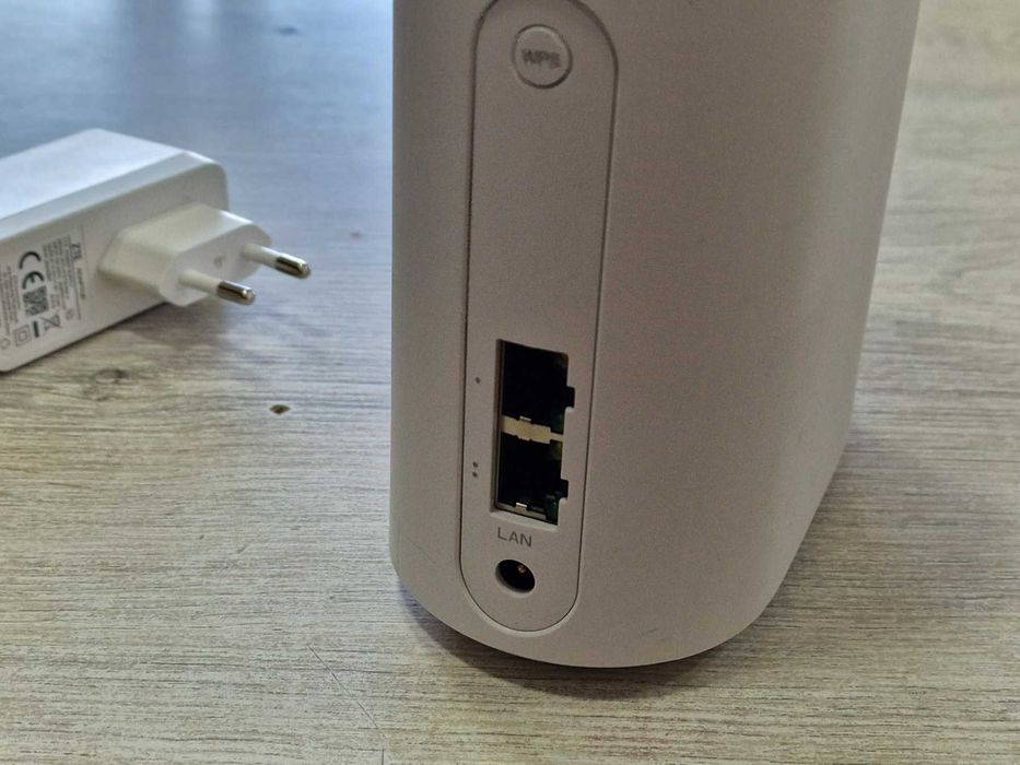 Настолен рутер ZTE G5B, Wi-Fi 6, 12 антени, бял