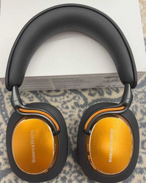 Слушалки Bowers & Wikins px8 s2
