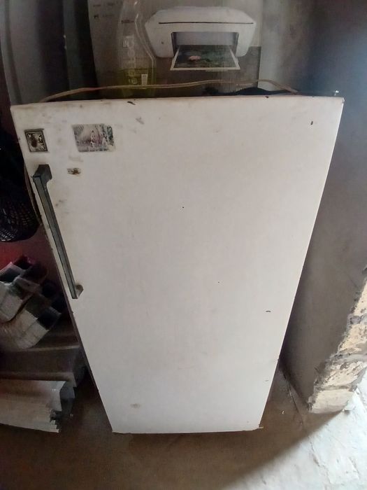 Холодильник работает