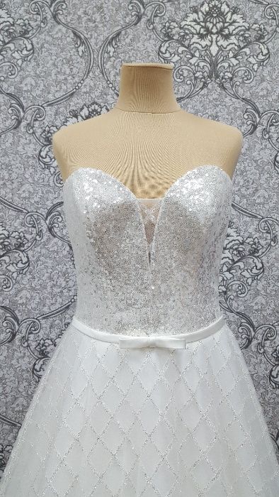 Vand rochie de mireasa noua