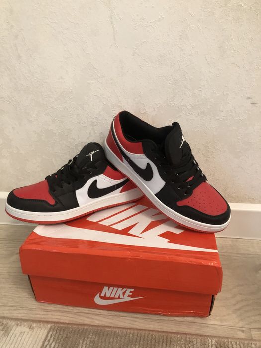 Найк джордан красный новый