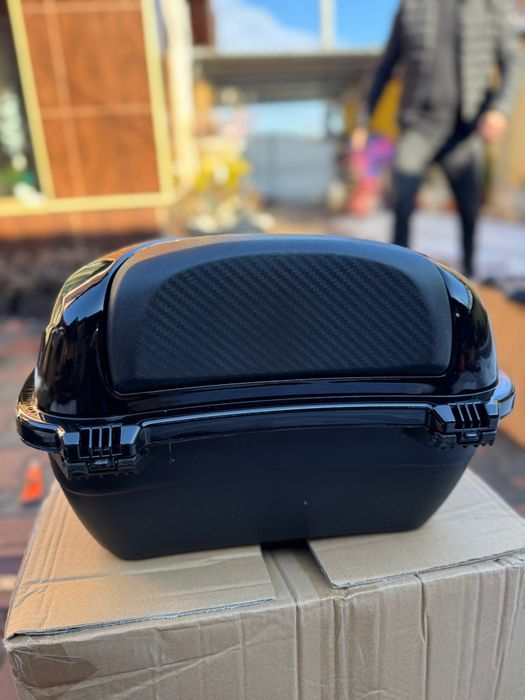 Portbagaj cutie / negru lucios cu cheie