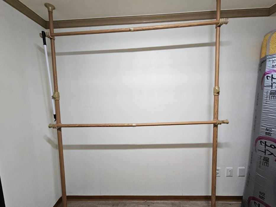 Продаю срочно вешалку