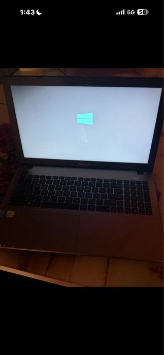 Vând laptop urgent
