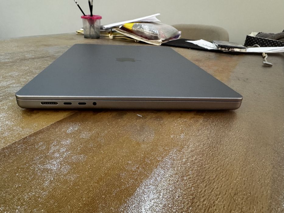 MacBook pro 16 inch M1 pro