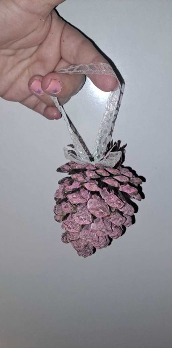 Коледни шишарки ръчна изработка.