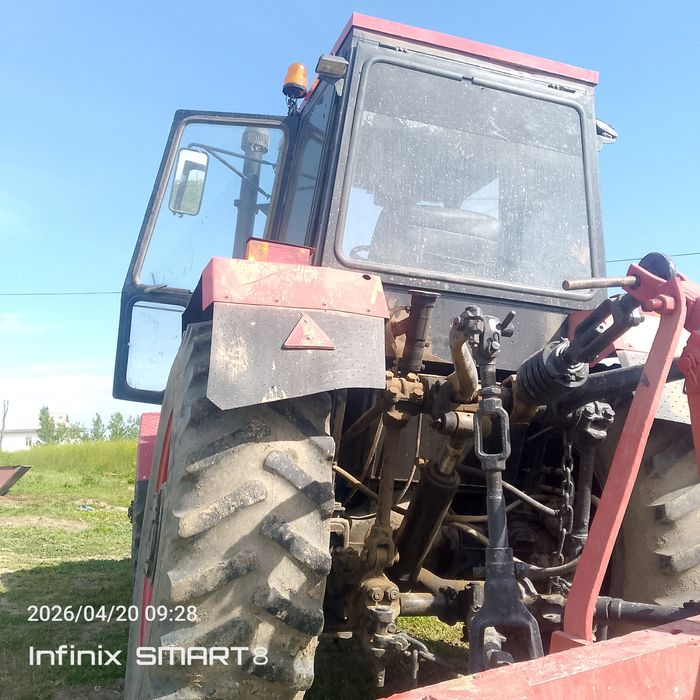 Traktor sotiladi