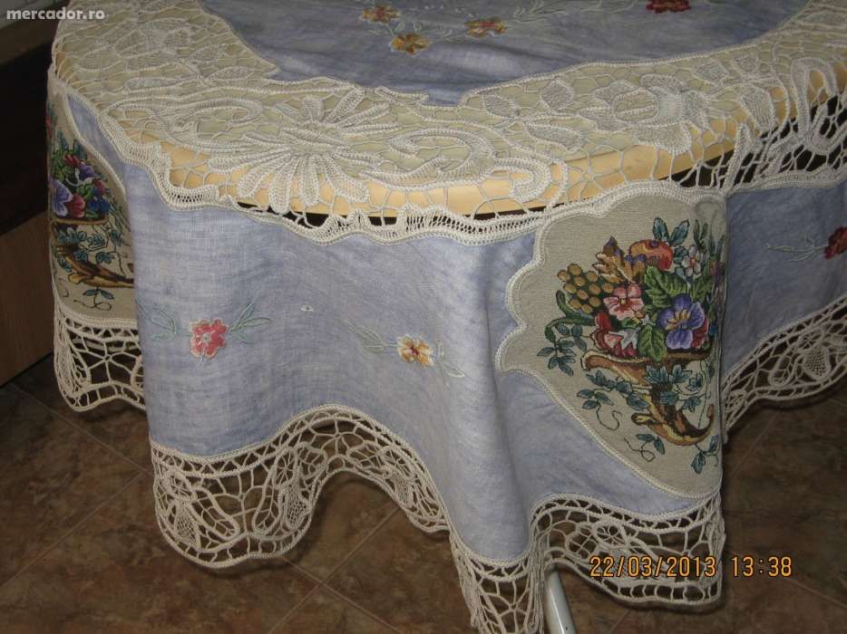 vand fata de masa cu macrame si goblenuri