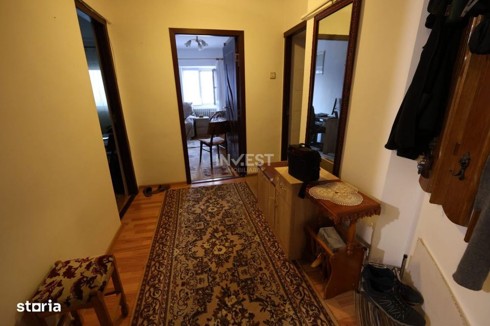 Apartament de vanzare, 4 camere, decomandat, zona Pacurari-Pizza Smile