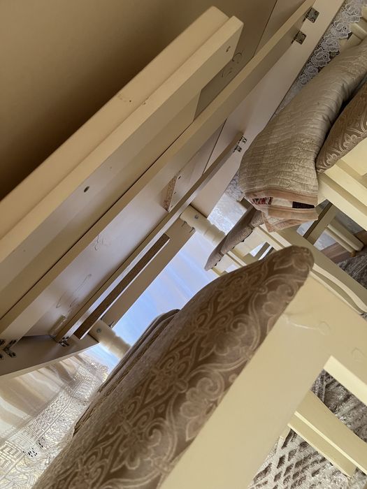 Стол со стульями