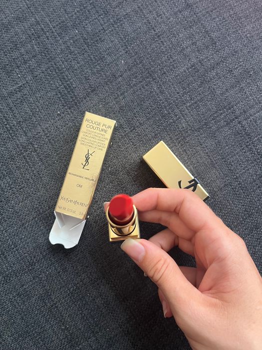 YSL червило червено