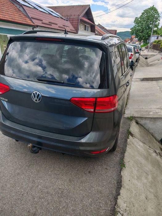 Vând Volkswagen Touran
