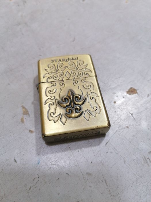 Doua brichete metalice