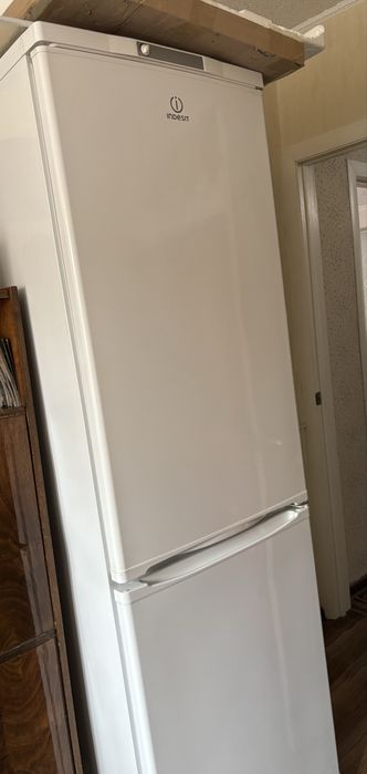 Холодильник Indesit бу