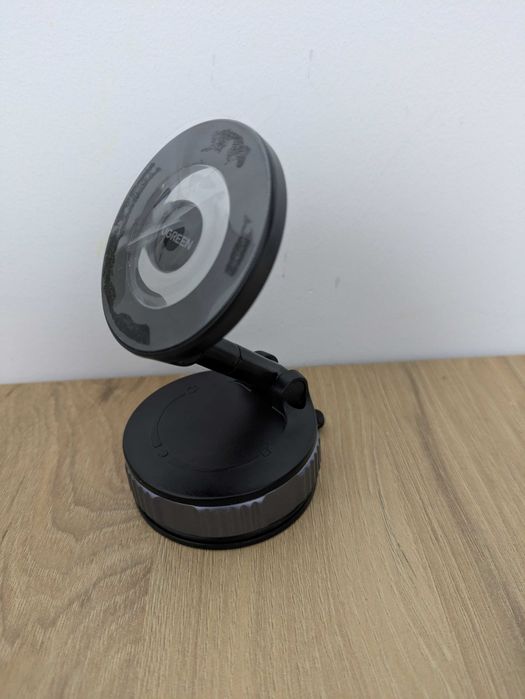 Suport telefon pentru mașină cu prindere vacuum