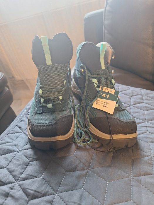 Vând bocanci noi Quechua de dama nr 41 impermeabili