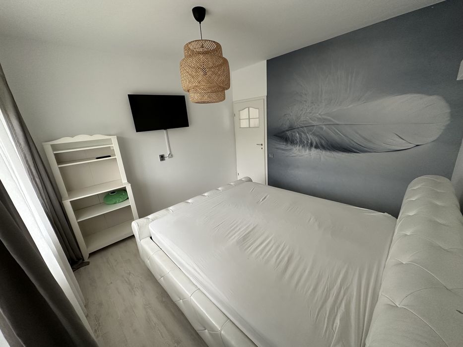 Apartament  cu 3 camere si gradina de 165mp , terasa exterioara  si  2 parcari  private cu cf disponibil imediat