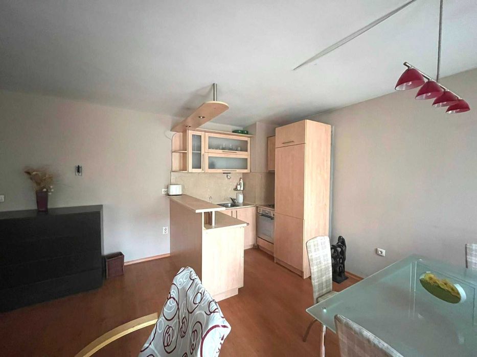 Дава се под наем Двустаен апартамент в Плевен, Идеален център - 60 кв.м за 300 € - Снимка #2