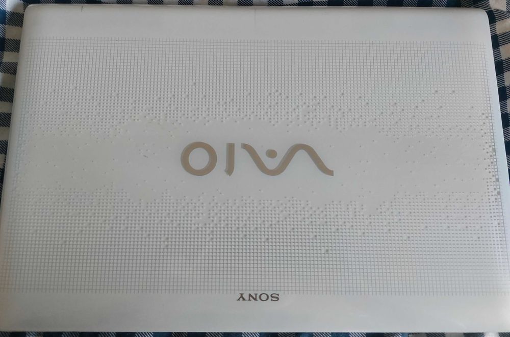 Продам ноутбук Sony Vaio (VPCEB)