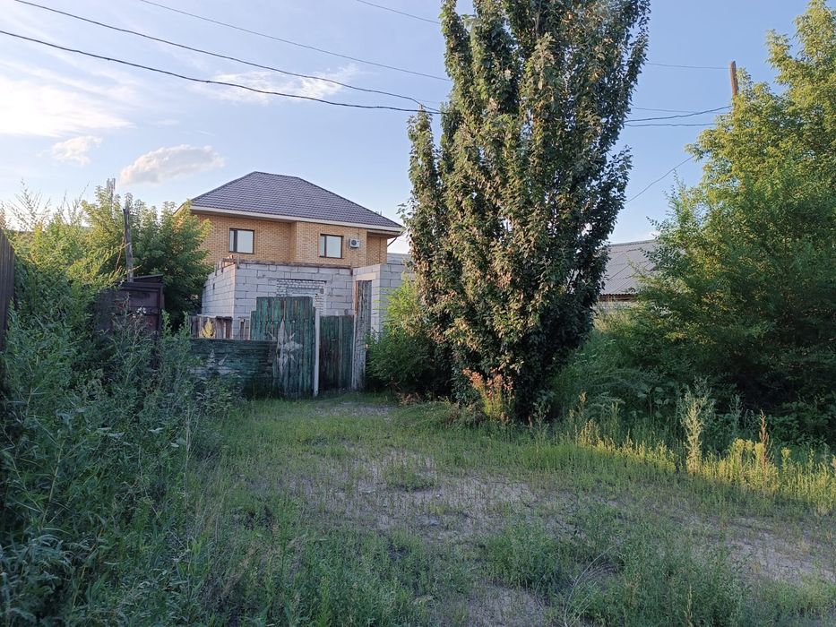 Продам участок с недостроенным домом