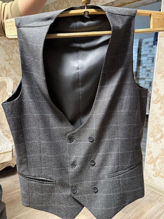 Продам Костюм тройка