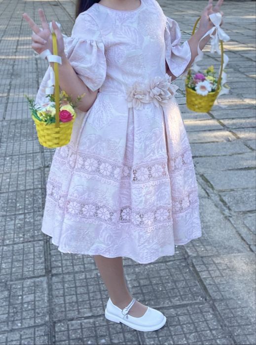 Много красива рокля