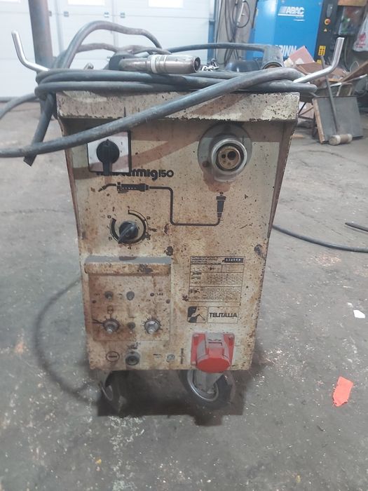 Aparat de sudură la fir.