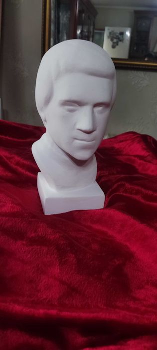 бюсты и статуэтки советских времен