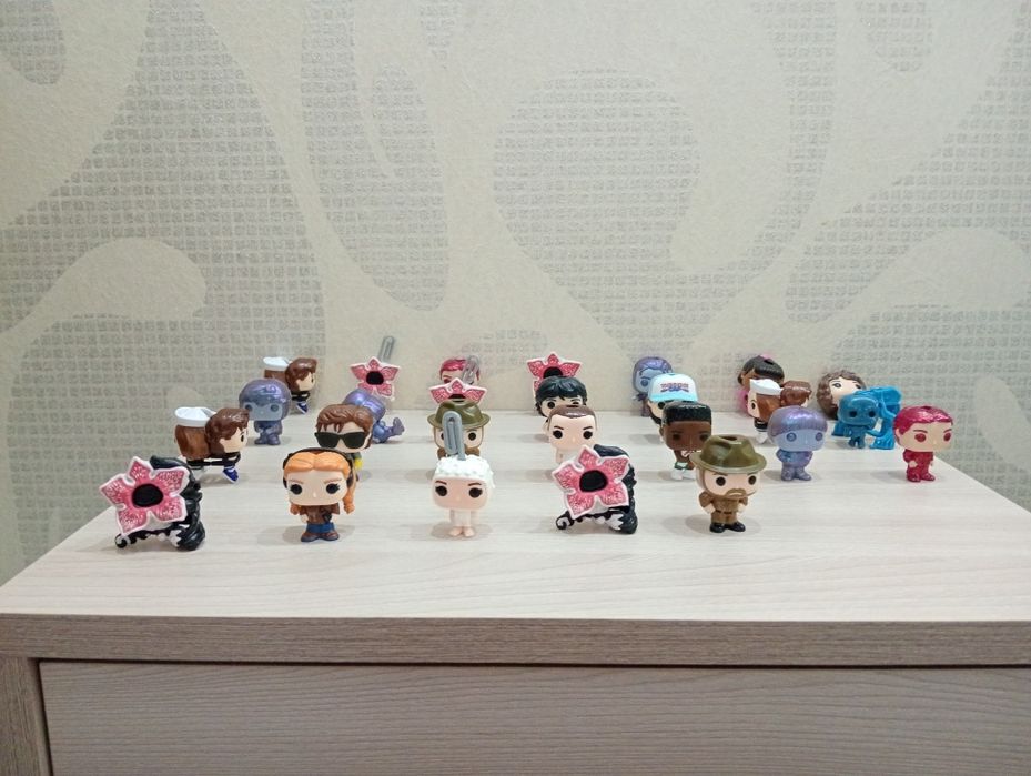 Продаю фигурки очень странные дела