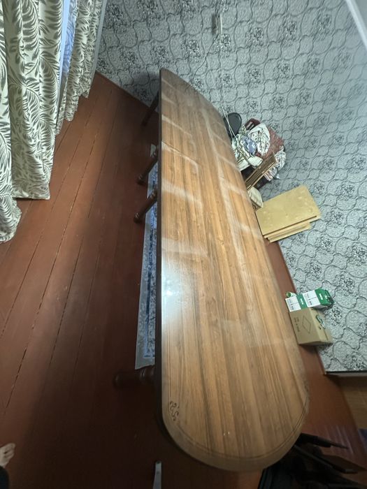 Стол для гостинный