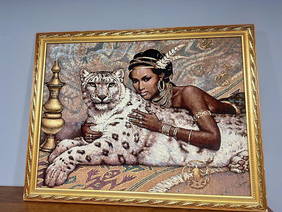 Гобеленовая картина с леопардом в золотой раме