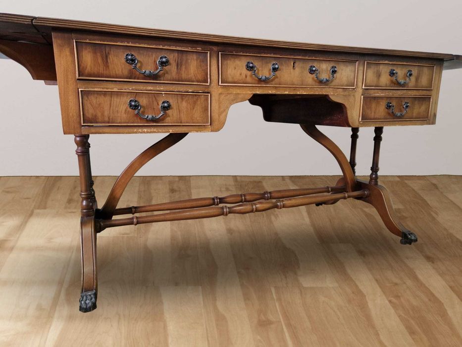 Разтегателно бюро от тисово дърво и плот от естествена кожа