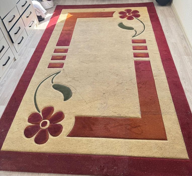 Продается ковер размер  2*3