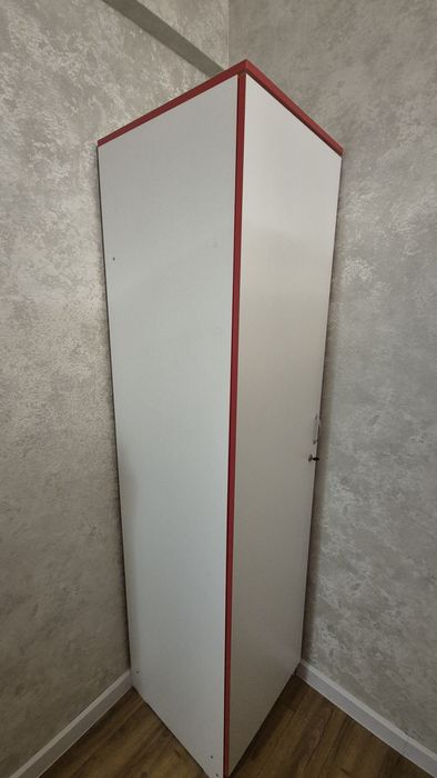 Шкаф угловой с ключом