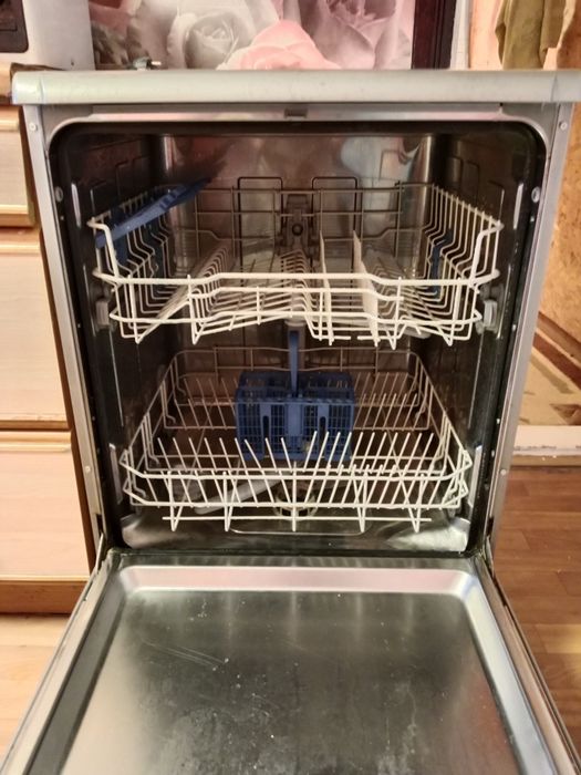 Продаётся посудомоечная машина