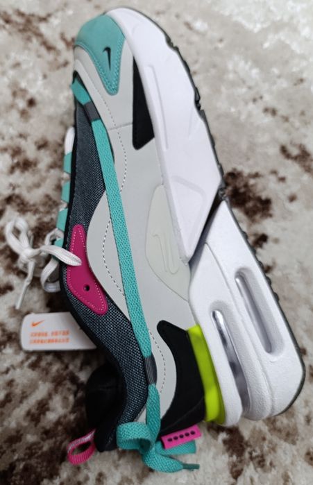 Vând adidași noi de bărbați Nike Air Max Furyosa