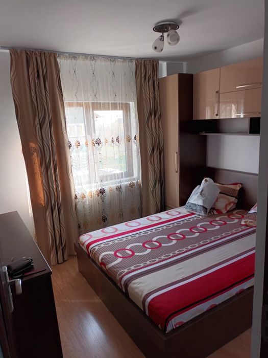 Apartament 3 camere, 2 bai si balcon