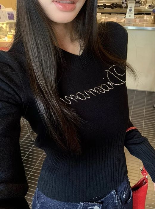 кофта с надписью стразами Diamond.