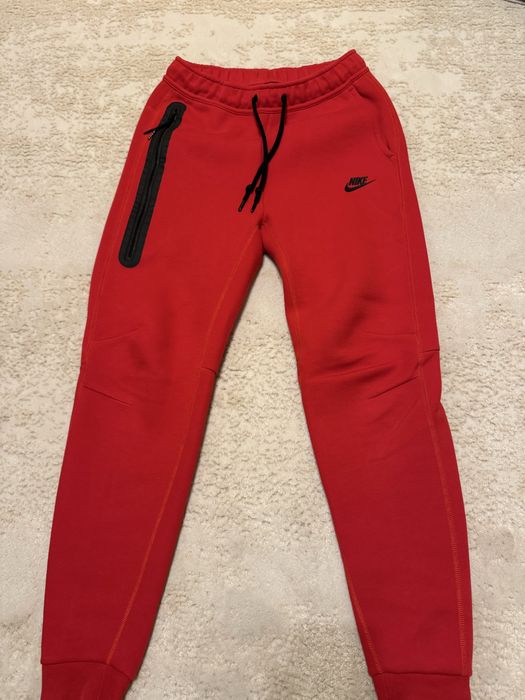 Pantaloni Nike tech